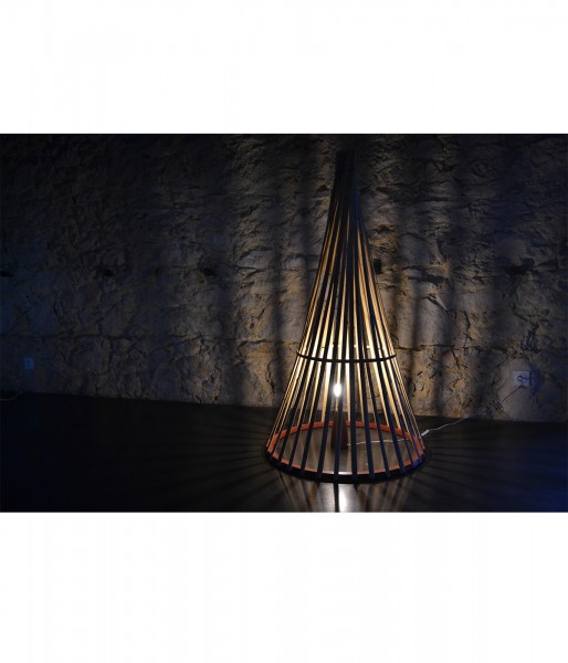 Luminaire au sol - au design Tipi H150cm
